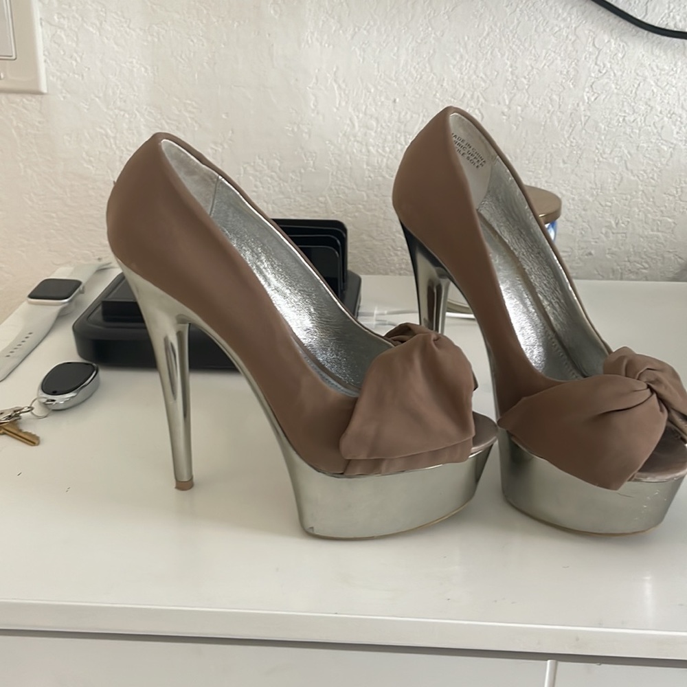 Heels - Picture 2 of 3